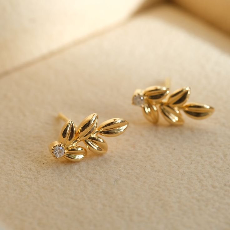 GOLD STUDS