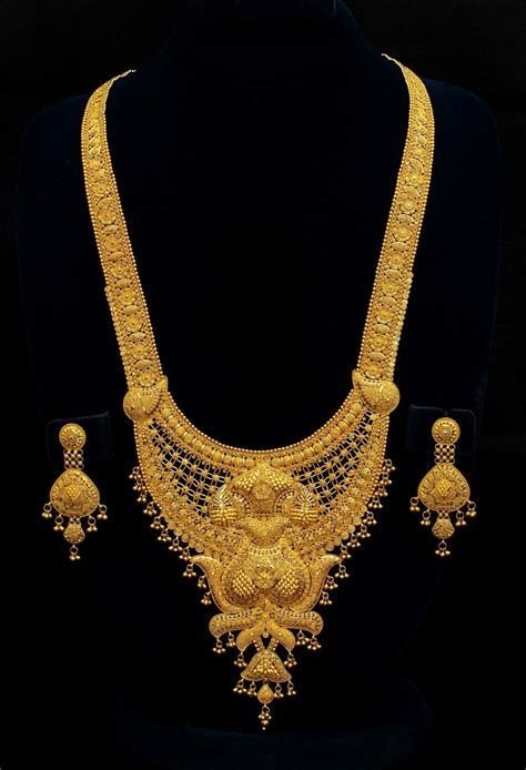 GOLD HARAM AND NECKLACE
